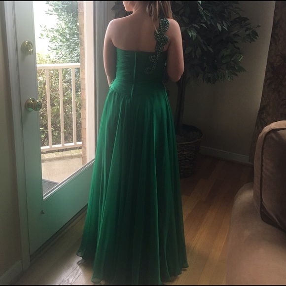 Not for sale but LOOK AT THIS DRESS I GOT - Picture 2 of 2