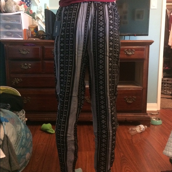 Long patterned pants - Picture 3 of 4