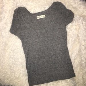 SALE!! Fitted cropped tee! EUC