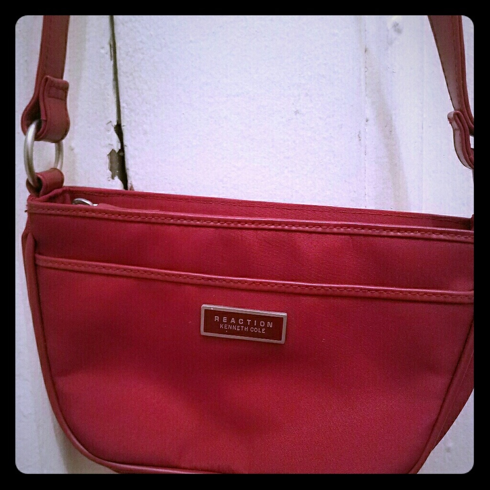 KENNETH COLE RED CROSS BODY BAG