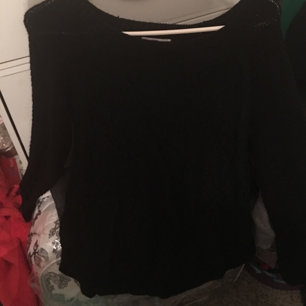 Black sweater with the roses embellished