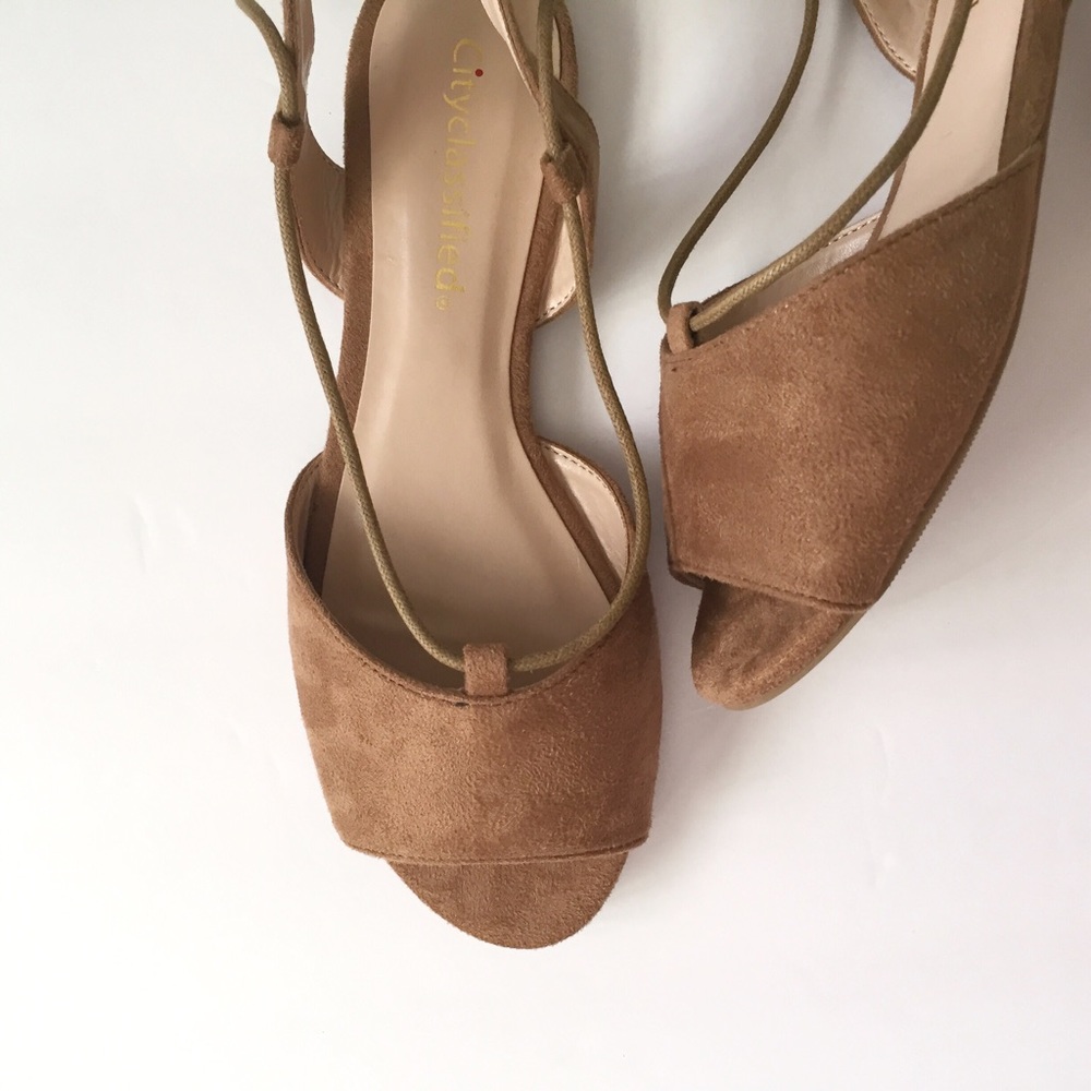 ❤️ Tan peep toe lace up sandals 1 LEFT!!! - Picture 3 of 6