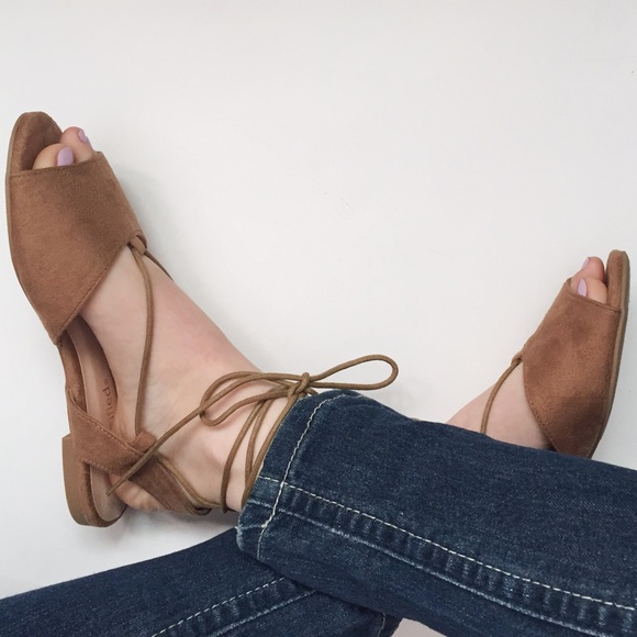 ❤️ Tan peep toe lace up sandals 1 LEFT!!! - Picture 5 of 6