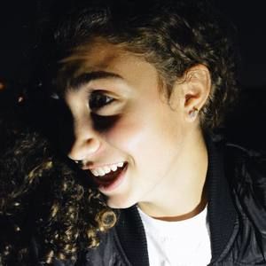 Meet your Posher, Ella