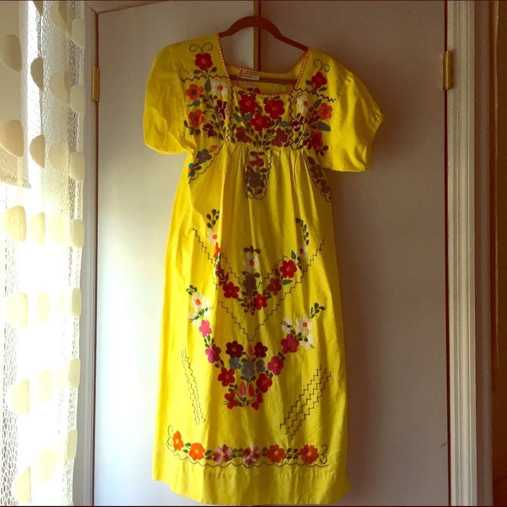 Vintage Mexican Embroidered yellow dress L large