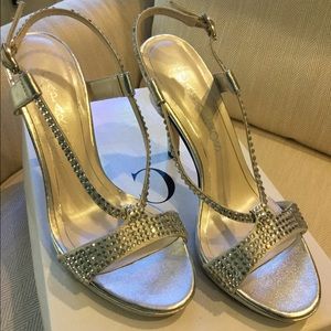 Caparros Silver Special occasion shoes EUC 6M