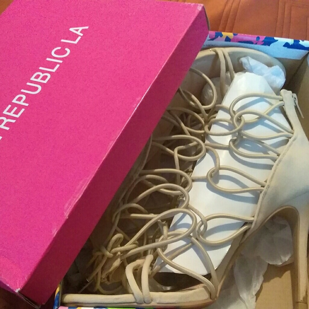 Sexy Taupe Strapped Sandal