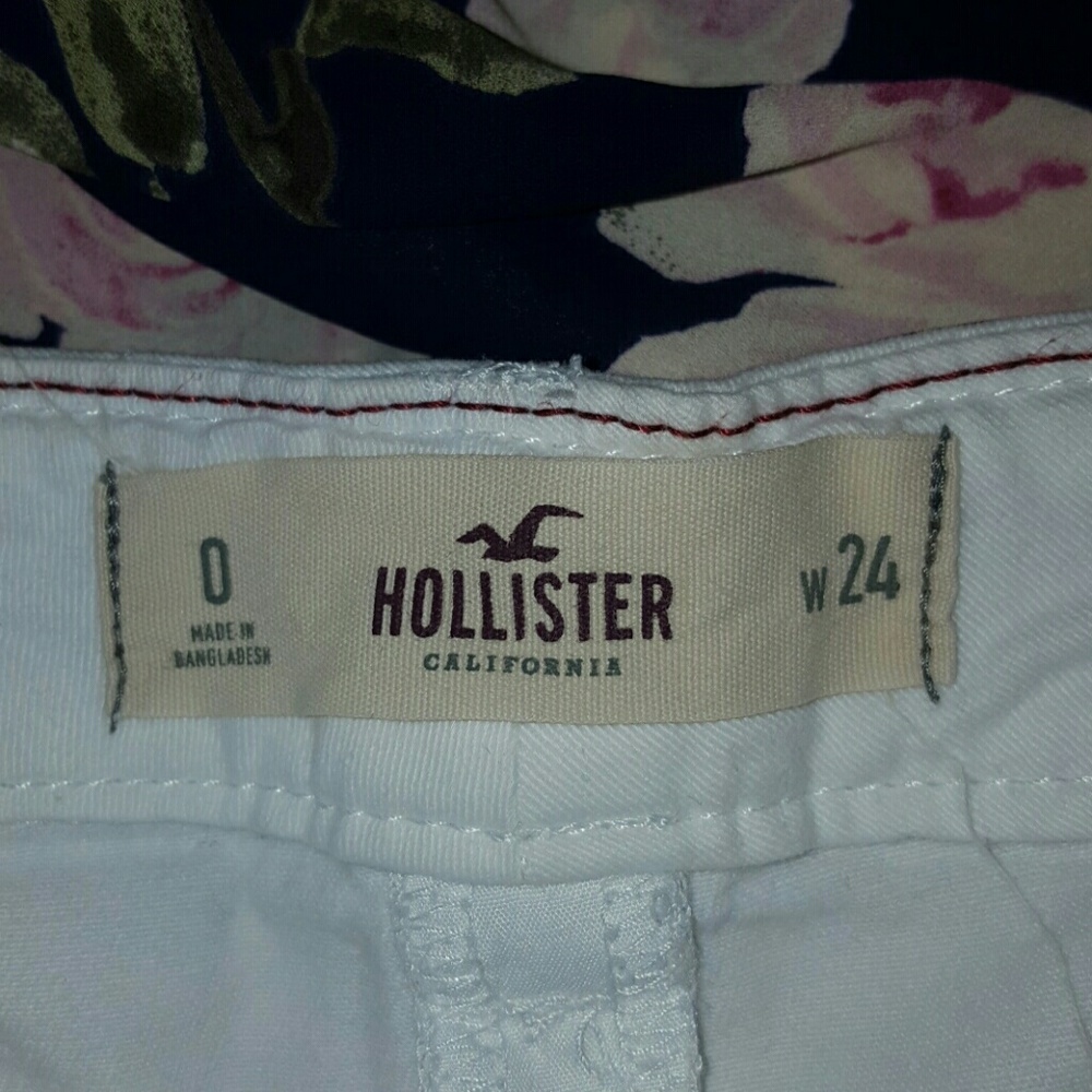 Hollister - Picture 2 of 3