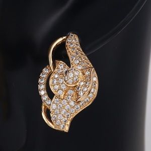 18 karat gold plated earrings.Never worn them.