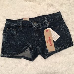 Levi's Shorty Short NWT, size 25