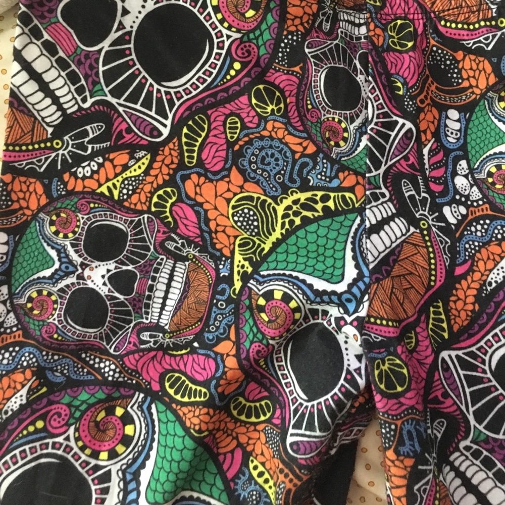 Super cute day of the dead leggings