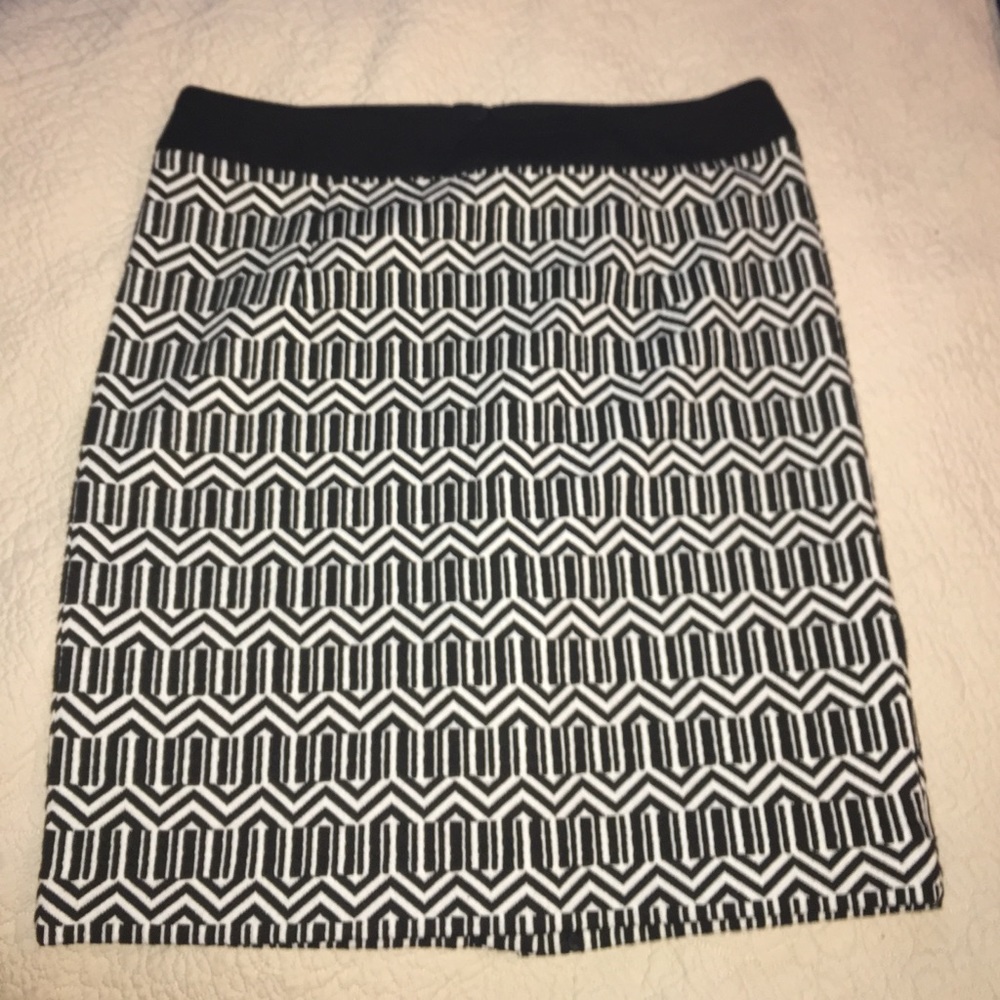 Banana republic skirt black and white