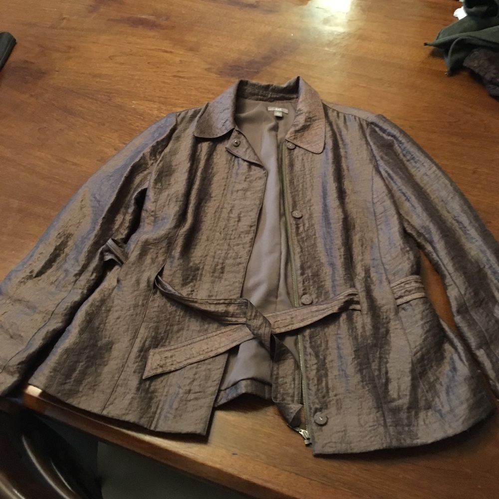 Satin jacket with sheen, complete with belt.