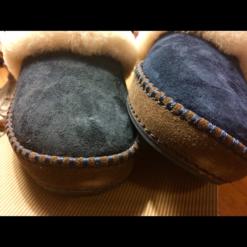 Ugg Slippers. Brand New. Size 6. Aira style.