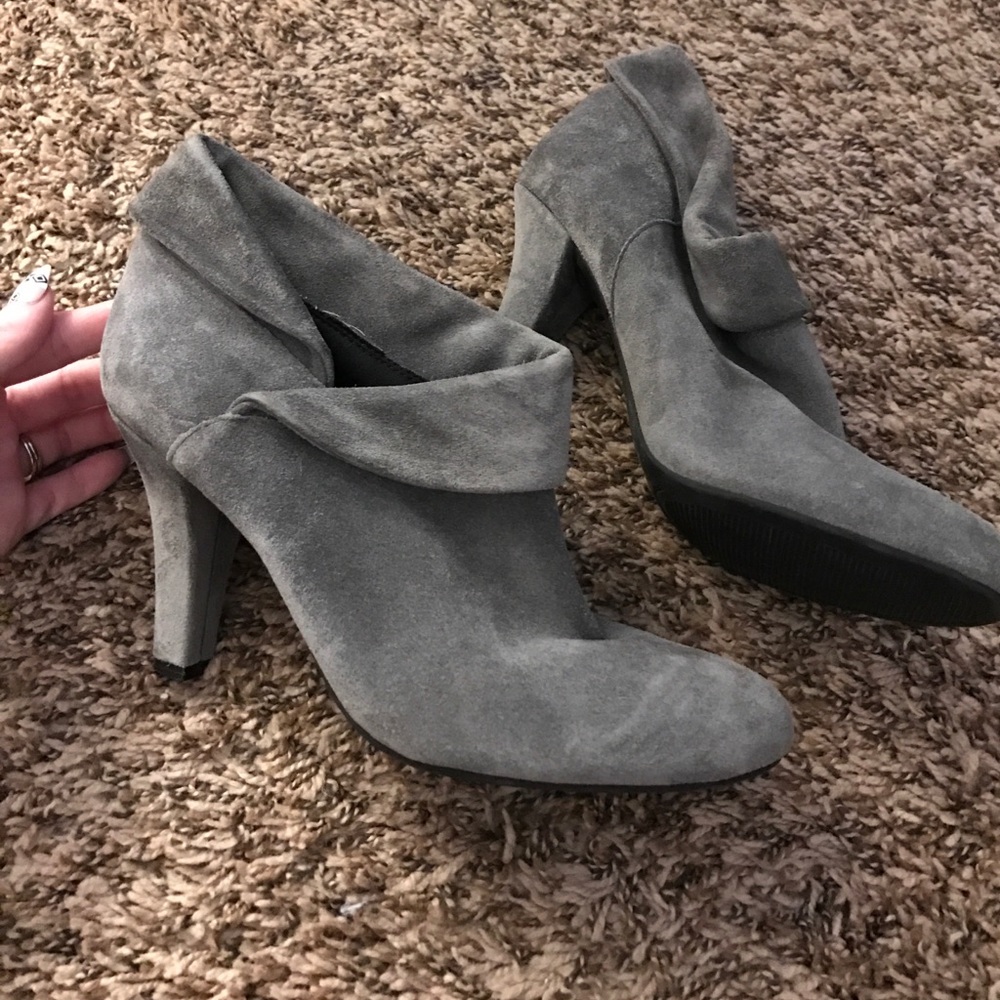 Enzo Angiolini grey suede booties size 7