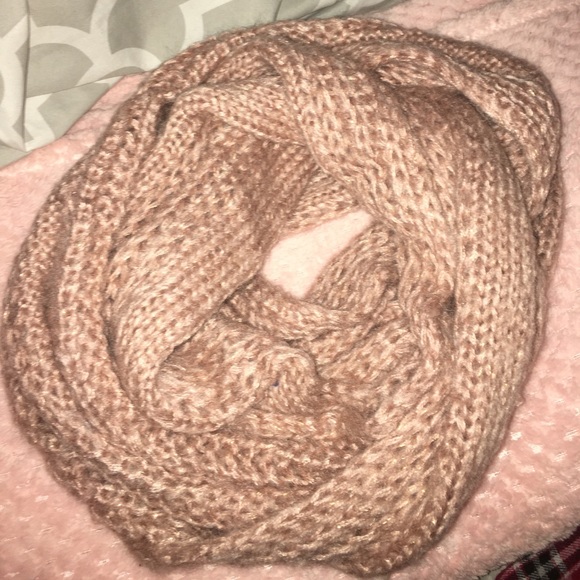 Pinkish cream sparkly infinity scarf - Picture 2 of 2
