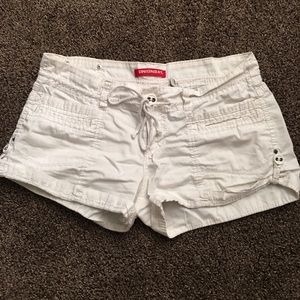 ✨White shorts, size 8. ✨Non see through!! ✨