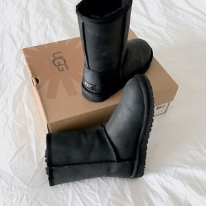 Leather Ugg Short