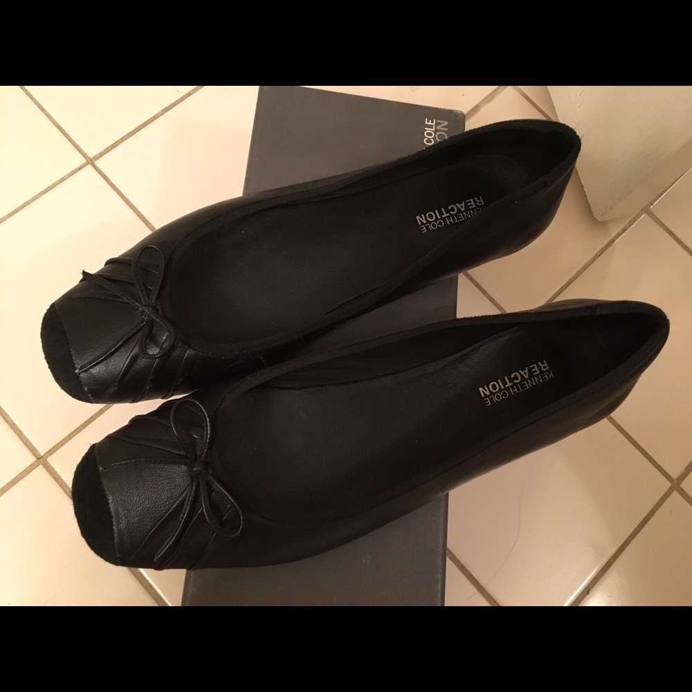 Kenneth Cole Reaction Black Ballet Flats