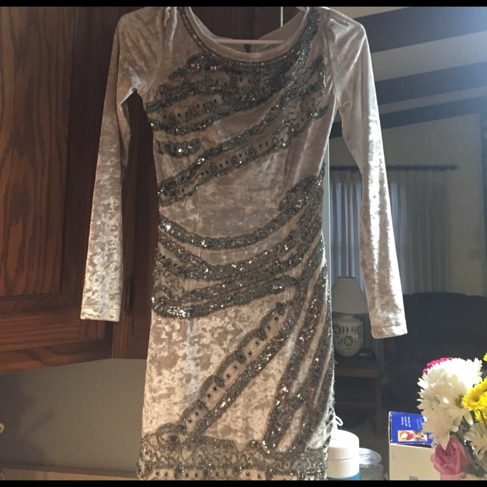 GORGEOUS longsleeve velvet homecoming/formal dress