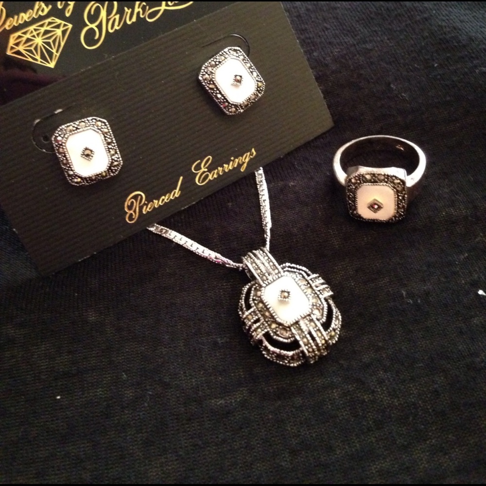 Necklace, earrings and ring set