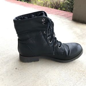 Compact boots