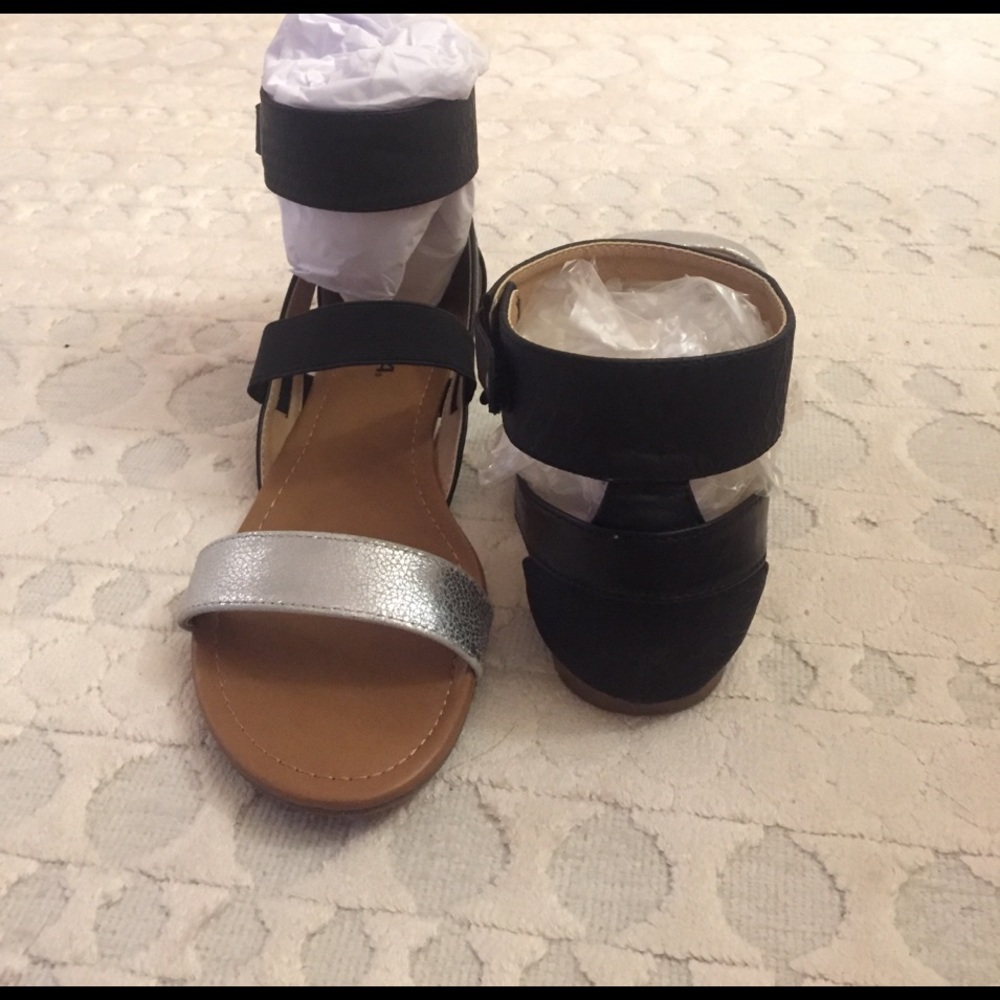 Cute Black & Silver Sandals (Size 10)