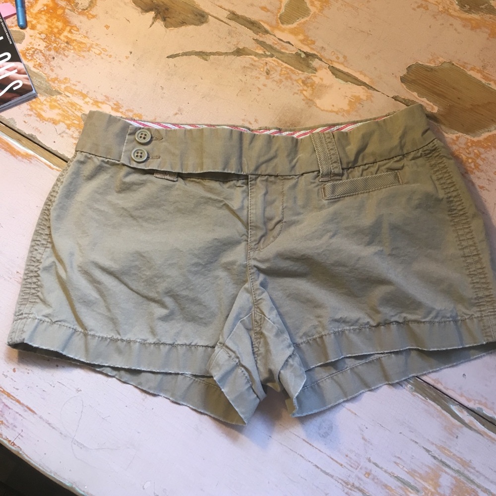 Old Navy shorts 🌲