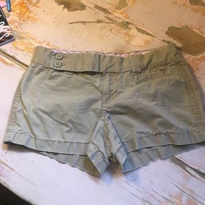 Old Navy shorts 🌲