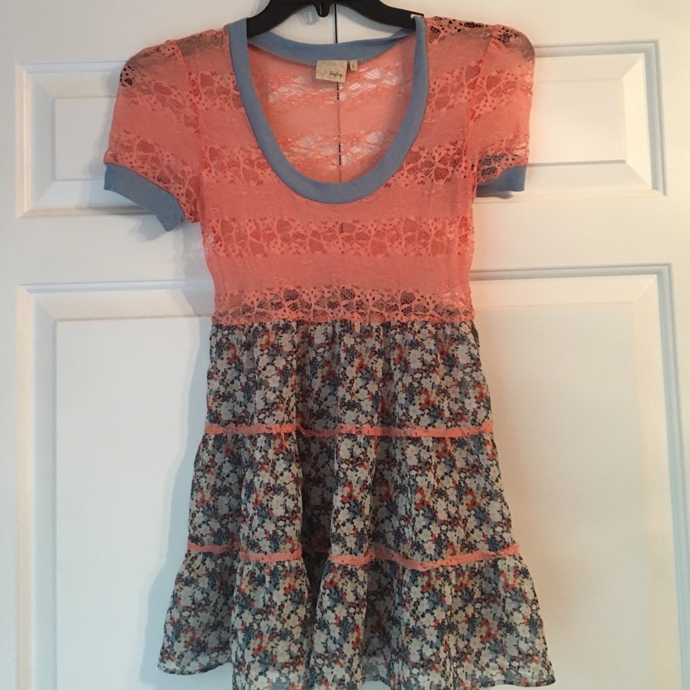 Cute juniors floral top