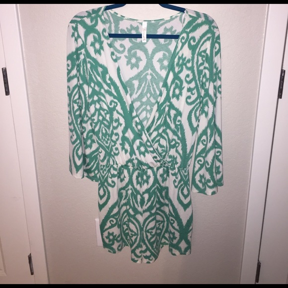 Romper green and white, once worn! - Picture 1 of 3