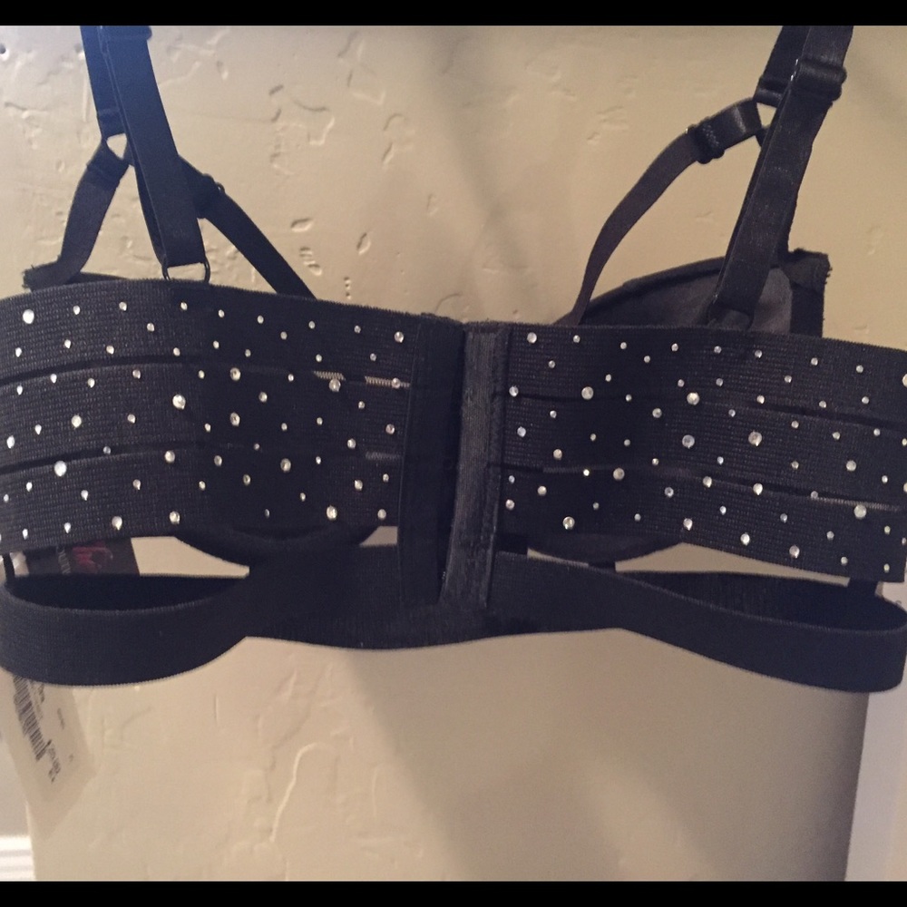 Lingerie - Picture 2 of 4