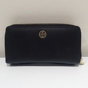 REDUCED✨ Tory Burch Robinson Travel Leather black