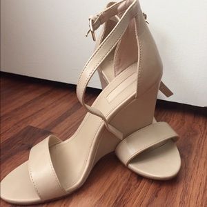 BRAND NEW Forever 21 nude wedges