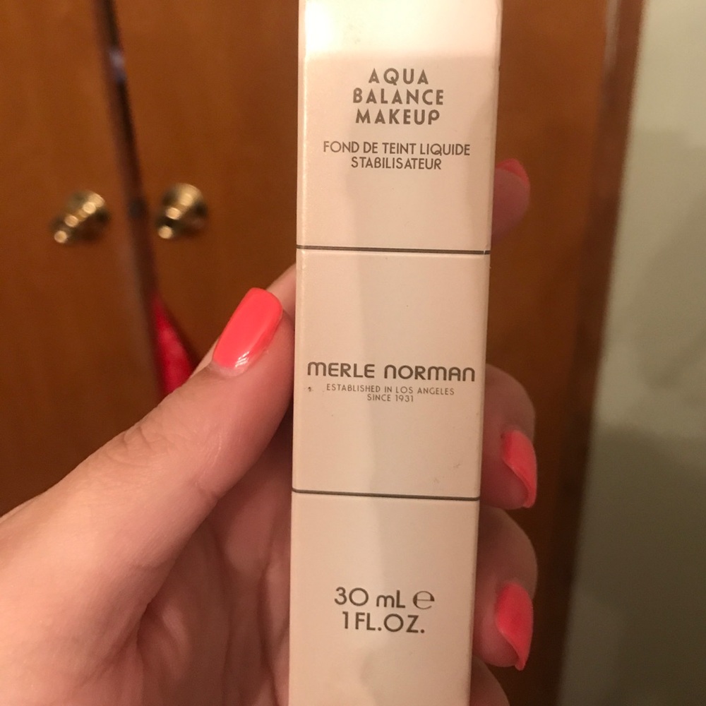 Merle Norman aqua balance foundation