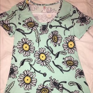 XS Lularoe Classic Tee