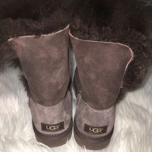 Authentic Ugg Bailey Button Short Size 7