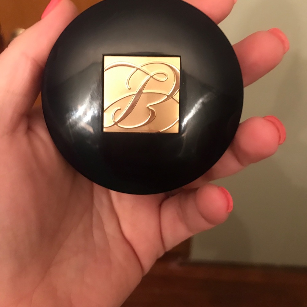 Estée Lauder powder