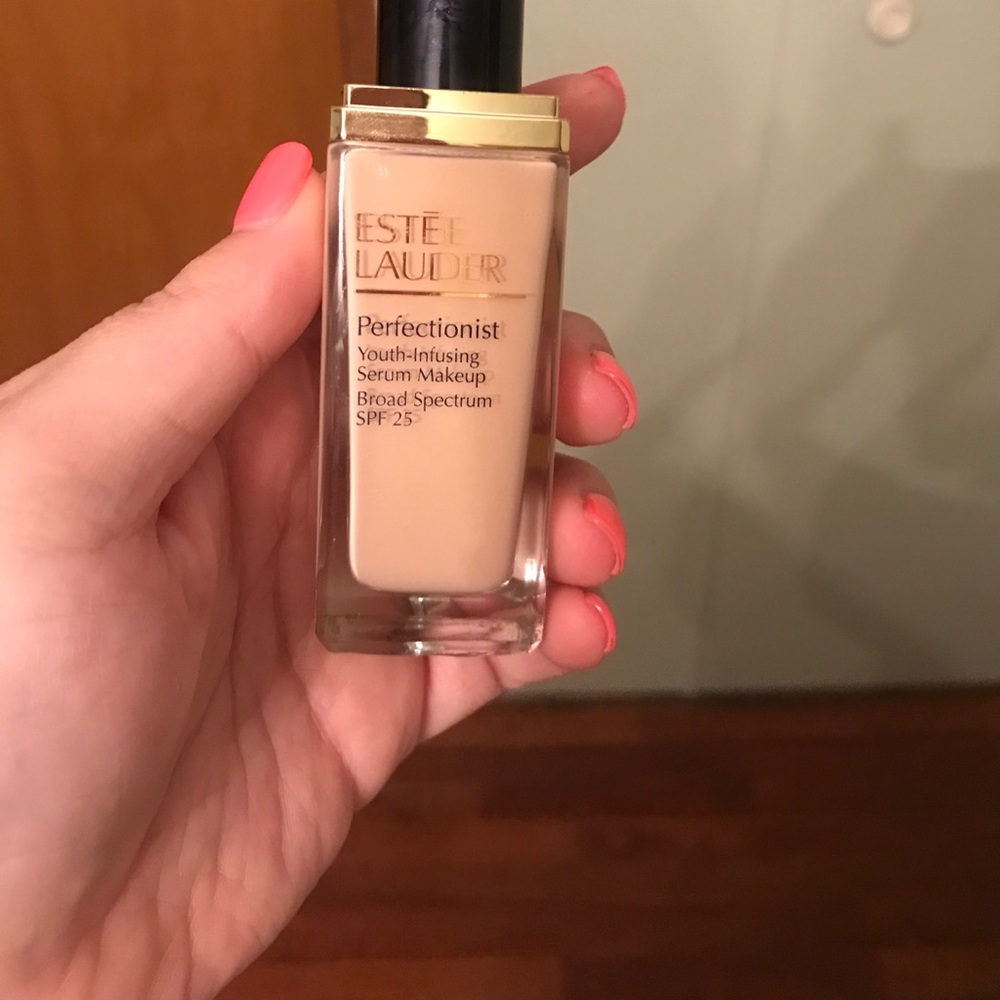 Estée Lauder perfectionist foundation