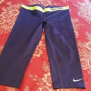 Nike Pro capris
