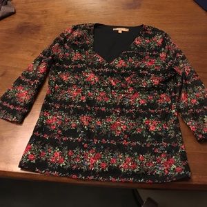 Beautiful floral lace 3/4 sleeved shirt V-neck.