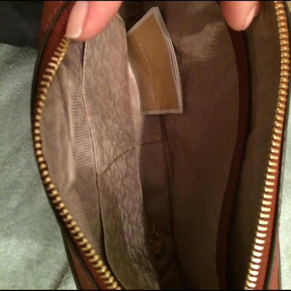 Michael kors clutch - Picture 3 of 3