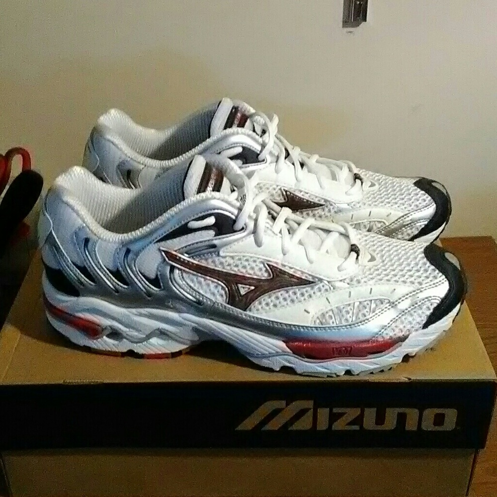 Mizuno Wave Nirvana