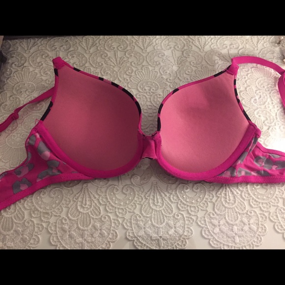 Pink bra - Picture 3 of 3