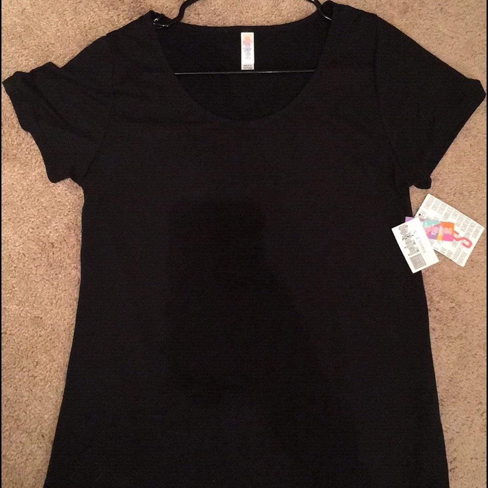BNWT LuLaRoe S Classic Tee solid black