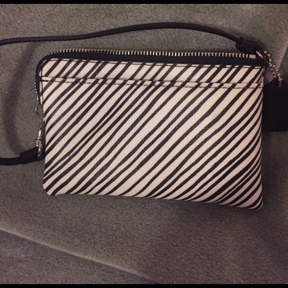 Coach Bleeker zebra print wristlet clutch F51174 - Picture 4 of 4