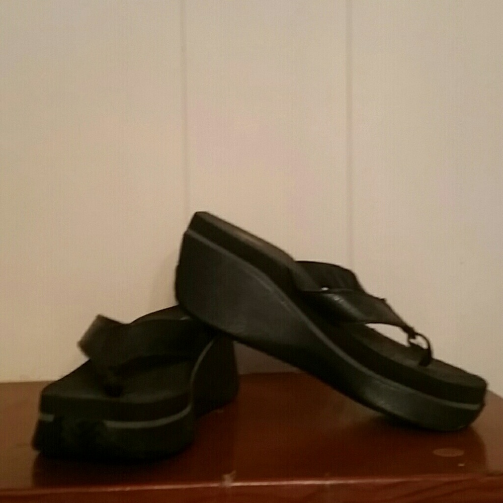 Black volatile flip flops