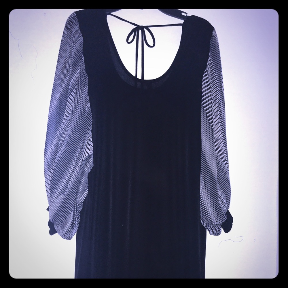 〰Black dress with sleeves