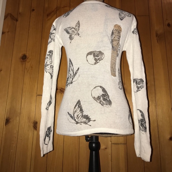 Cute Distressed sweater from Hot Topic 🕸🎼☠️ - Picture 3 of 3