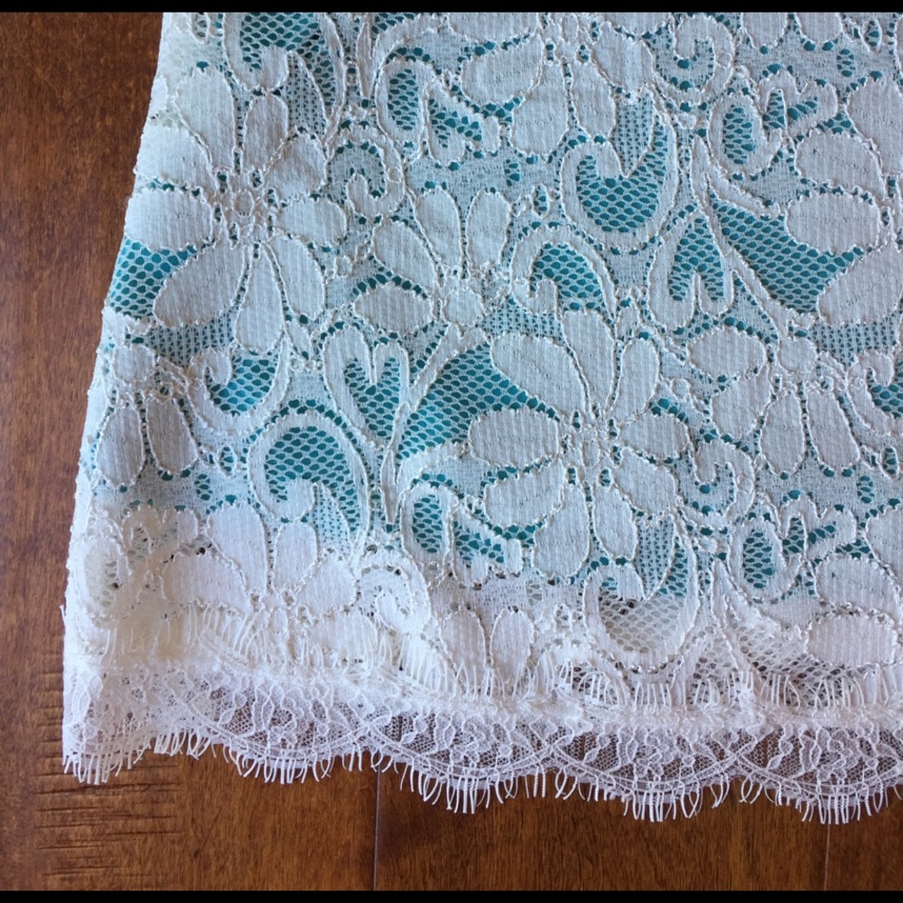 Lace top - Picture 2 of 3